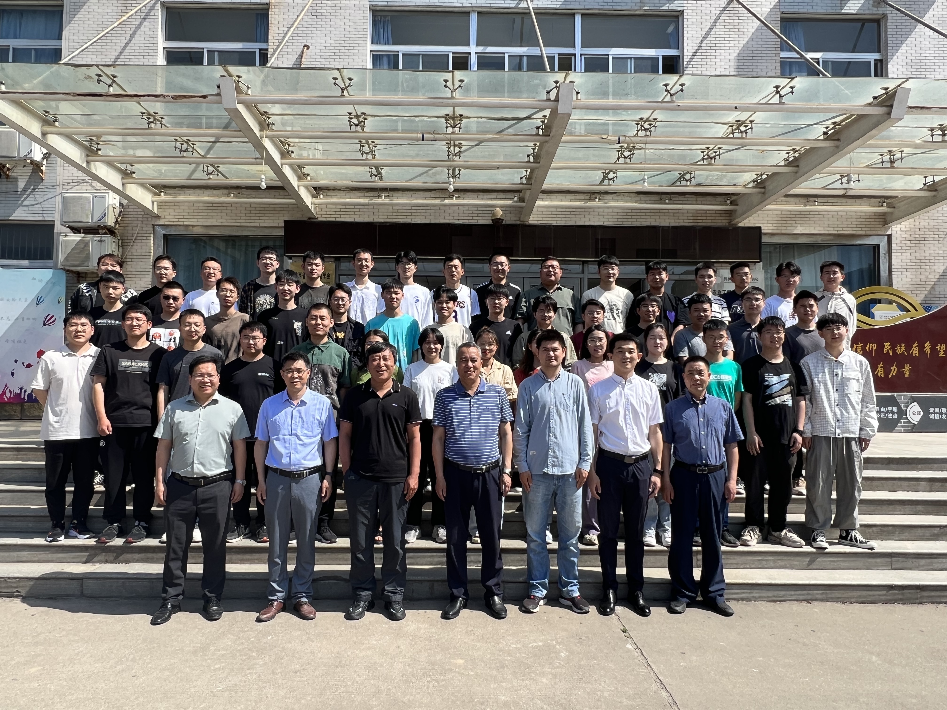 机械与电子工程学院-果园作业机械研究导师团队学生合照.jpg